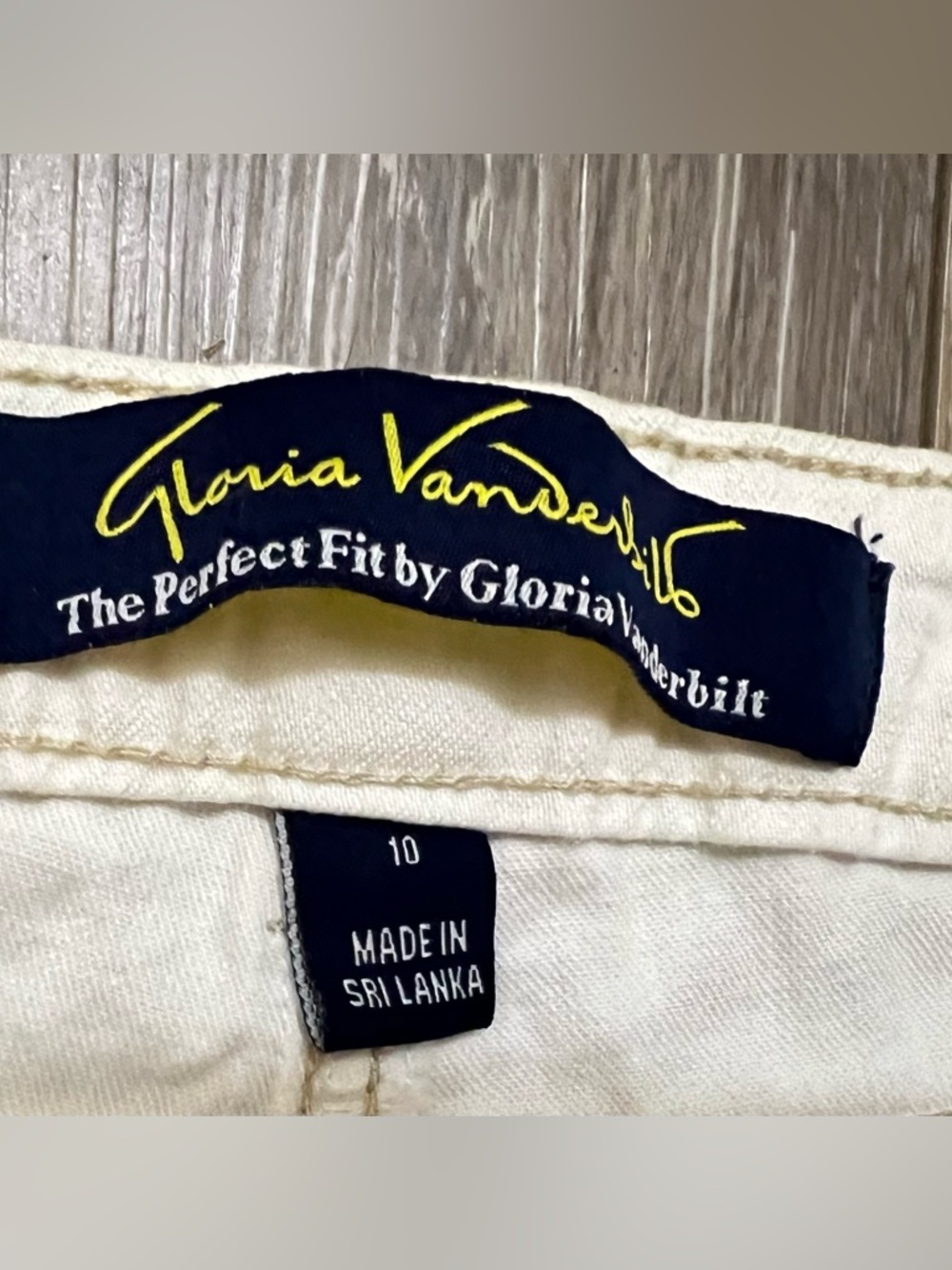 Gloria Vanderbilt The Perfect Fit Cream Jeans Navy Yellow Label Capris size 10 - Picture 5 of 8
